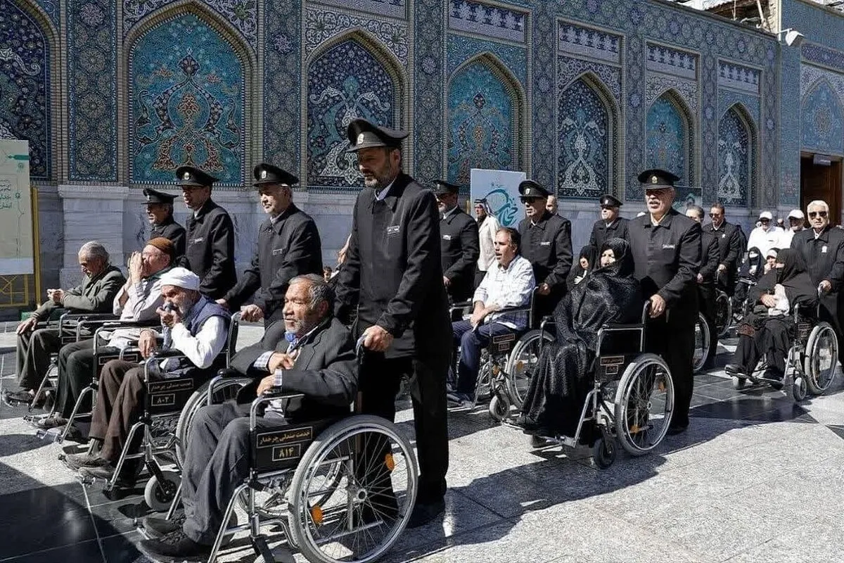 تشرف ۱۰۰۰ زائر سالمند و معلول مشهدی به حرم امام‌رضا(ع) در قالب طرح «معین‌الضعفا»، طی دهه کرامت ۱۴۰۴