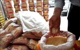 برنج وارداتی ۴۰هزارتومانی را ۸۰هزار تومان به مردم می&zwnj;فروشند!