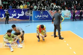 آغاز بازی افتتاحیه لیگ برتر فوتسال با ۴۰ دقیقه تاخیر!