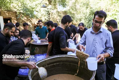 گزارش تصویری | توزیع شله نذری همزمان با شهادت امام حسن عسکری(ع) در مشهد