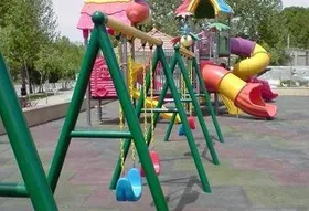 وسایل بازی کودکان در پارک خطی