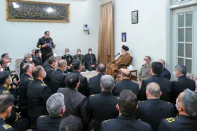 دیدار فرماندهان نیروی دریایی ارتش با مقام معظم رهبری | حضرت آیت&zwnj;الله خامنه&zwnj;ای: نیروی دریایی ارتش؛ ظرفیت بزرگ نظام و کشور است