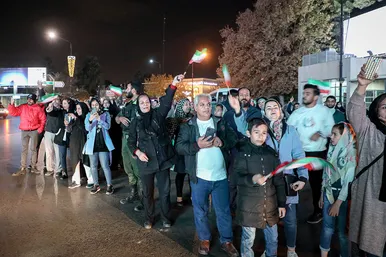  شادی مردم مشهد بعد از برد تیم ملی ایران