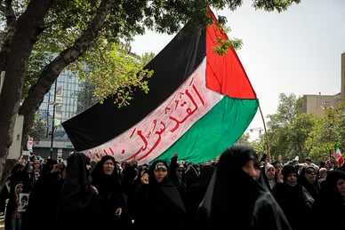 راهپیمایی ضدصهیونیستی نمازگزاران مشهدی و حمایت از عملیات وعده صادق سپاه