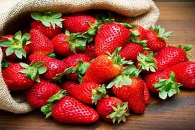 کمک توت فرنگی به آب شدن چربی&zwnj;های شکم