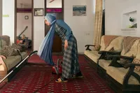 حقی برای زنان خانه‌دار که لازم است بدانید | چه زمانی می‌توان مزد کار‌های خانه را از مرد گرفت؟