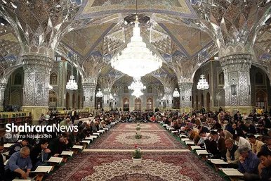 جزء خوانی قرآن کریم در حرم مطهر امام رضا (ع)