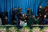 مراسم وداع با پیکر شهیدان خدمت در مصلی تهران برگزار شد + فیلم
