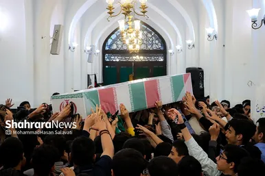 آخرین روز اعتکاف نوجوانان دهه هشتادی در حرم مطهر رضوی