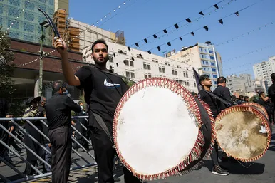 عزاداری شهادت امام رضا(ع) درخیابان های منتهی به حرم مطهر