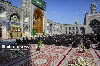 گزارش تصویری | تعویض پرچم گنبد حرم مطهر رضوی در صبح ولادت امام رضا (ع)