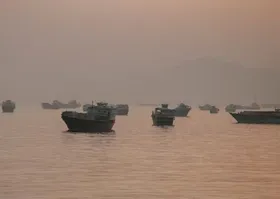 دو کشتی متعلق به قطر و عربستان در نزدیکی تنگه هرمز آسیب دیدند (۱۶ تیر ۱۴۰۵)