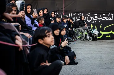 حرکت کاروان نمادین اسرای کربلا در مشهد