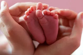 تولد نخستین نوزاد از طریق پیوند رحم