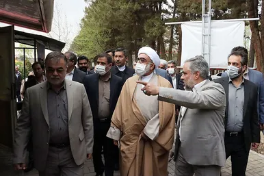 بازدید تولیت آستانه قدس و مسولان استانی از روند خدمت رسانی به زائران نوروزی