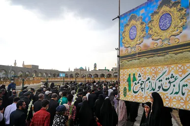 گلباران حرم مطهر رضوی در شب میلاد امام رضا(ع)