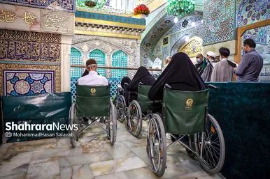 آیین تعویض گل‌های ضریح مطهر رضوی