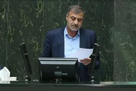 نماینده بندرعباس: دولت برای کنترل قیمت&zwnj;ها سیاست&zwnj;های اقتصادی خود را تغییر دهد| باید قدرت خرید مردم را افزایش داد