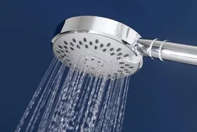 عوارض تمیز نکردن به موقع دوش حمام