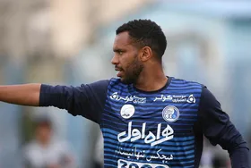 مدافع سابق استقلال در ۳۲ سالگی بازنشسته شد! + عکس
