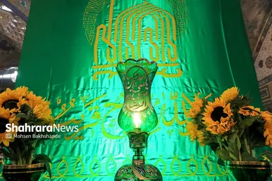 تعویض پرچم گنبد و پوش ضریح امام رضا(ع)