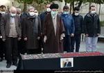 اقامه نماز رهبر معظم انقلاب بر پیکر عباس شیبانی | دکتر شیبانی به‌‎معنای واقعی کلمه مبارز و مشغول کار و تلاش بود + تصاویر