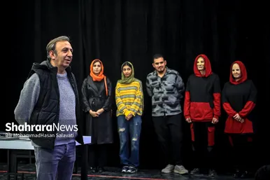گزارش تصویری | نمایش «مردی مقابل فرزندانش»
