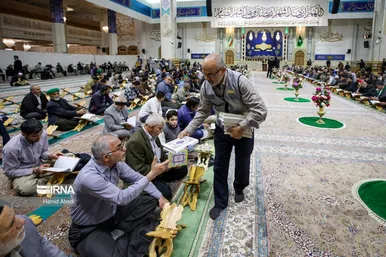 جزءخوانی قرآن در حرم حضرت معصومه (س)