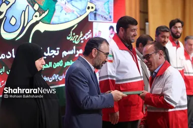 مراسم تجلیل از خادمین زائران پیاده هلال احمر