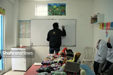 دومین بازارچه فروش دست ساخته‌های دانش‌آموزان مدرسه خودگردان هدایت