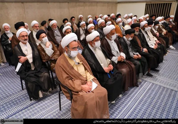 رهبر معظم انقلاب: در مقابل شمشیر‌های خون‌ریز تبلیغات دشمنان، تبلیغ را اولویت اول بدانیم | غفلت از تبلیغ ما را دچار استحاله فرهنگی می‌کند + فیلم و عکس