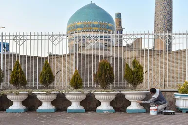 گل‌آرایی حرم مطهر رضوی در آستانه عید نوروز