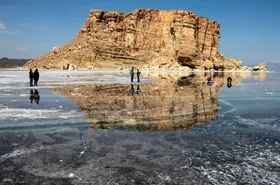 نماینده ارومیه: آقای رئیس&zwnj;جمهور؛ وضعیت دریاچه ارومیه بحرانی است| احتمال خشک&zwnj;شدن جنوب دریاچه تا پایان تابستان