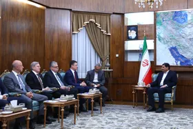 جزئیات دیدار مخبر با معاون نخست&zwnj;وزیر روسیه| تاکید ایران بر تسریع در حذف دلار از تبادلات مالی دو کشور