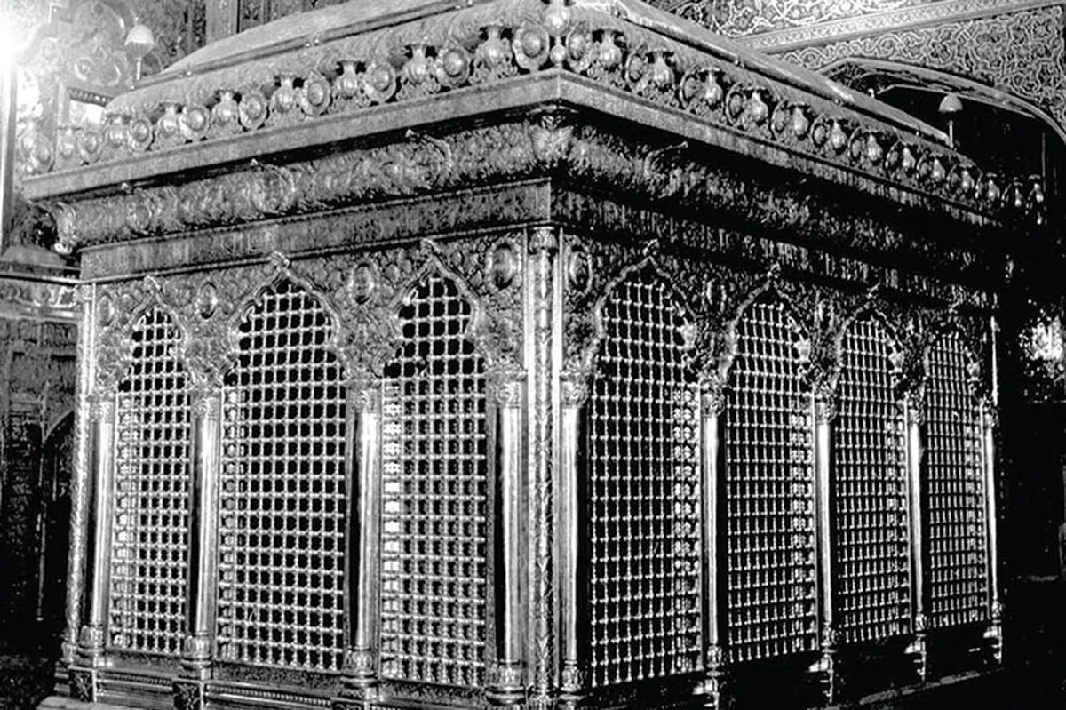 درباره ابوالحسن حافظیان، بانی ساخت چهارمین ضریح امام رضا(ع)