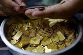 طلا به دلیل ترس از تورم ناشی از نفت، در مسیر کاهش هفتگی قرار دارد (جمعه ۲۵ اردیبهشت ۱۴۰۵)