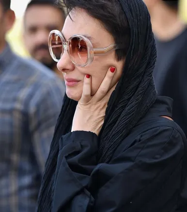 عکس‌هایی از حضور هنرمندان در مراسم یادبود رضا داوودنژاد
