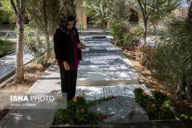 عکس‌هایی از حضور جمعی از سینماگران در قطعه هنرمندان