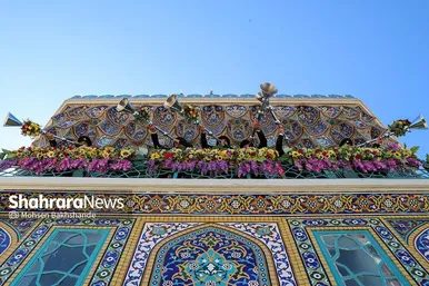 مراسم تعویض پرچم گنبد و پوش ضریح حرم مطهر ثامن الحجج (ع)