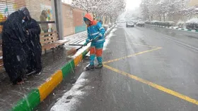 آماده&zwnj;باش ۲ هزار نیرو خدمات شهری در پی بارش برف در مشهد