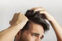 دلایل شایع خارش پیشانی چیست؟