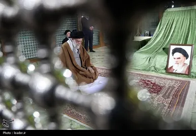 گزارش تصویری | حضور رهبر انقلاب اسلامی در حرم مطهر حضرت امام خمینی (ره)