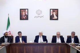 عارف: با نگاه فرامنطقه&zwnj;ای و ملی می&zwnj;توانیم مشکلات را حل کنیم