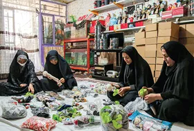 کارآفرینی با ساخت عروسک در خانه&zwnj;های روستای &laquo;گوندوک&raquo;