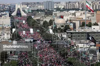 رسانه فرانس ۲۴: جمعیت عظیمی از سوگواران در مراسم تشییع رهبر شهید ایران حضور دارند