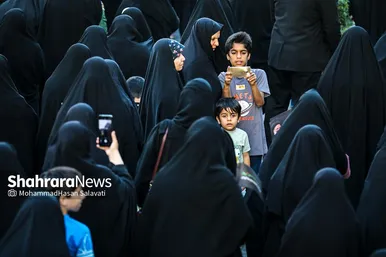 تشرف زائران و مجاوران رضوی به حرم امام رئوف در روز زیارتی آن حضرت