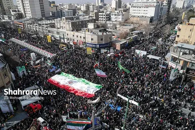 گزارش تصویری | راهپیمایی مردم مشهد در یوم الله ۲۲ بهمن ۱