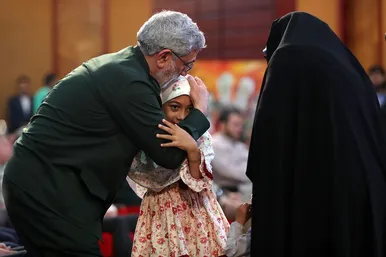 مراسم رونمایی از تقریظ رهبر انقلاب بر کتاب 