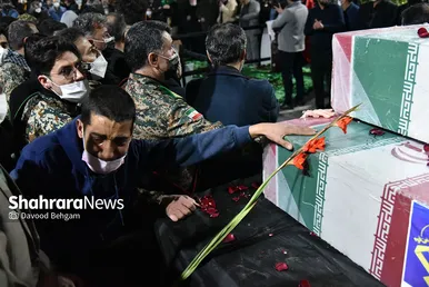 مراسم تدفین پیکر ۳ شهید گمنام در میدان شهدا مشهد