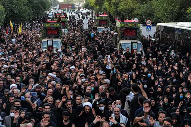 تشییع پیکر مطهر 5 شهید مدافع حرم در مشهد